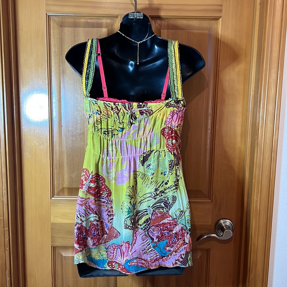 Sunflowers & pretty stitching make this Sz small, flowy tank blouse so feminine. - Picture 10 of 11